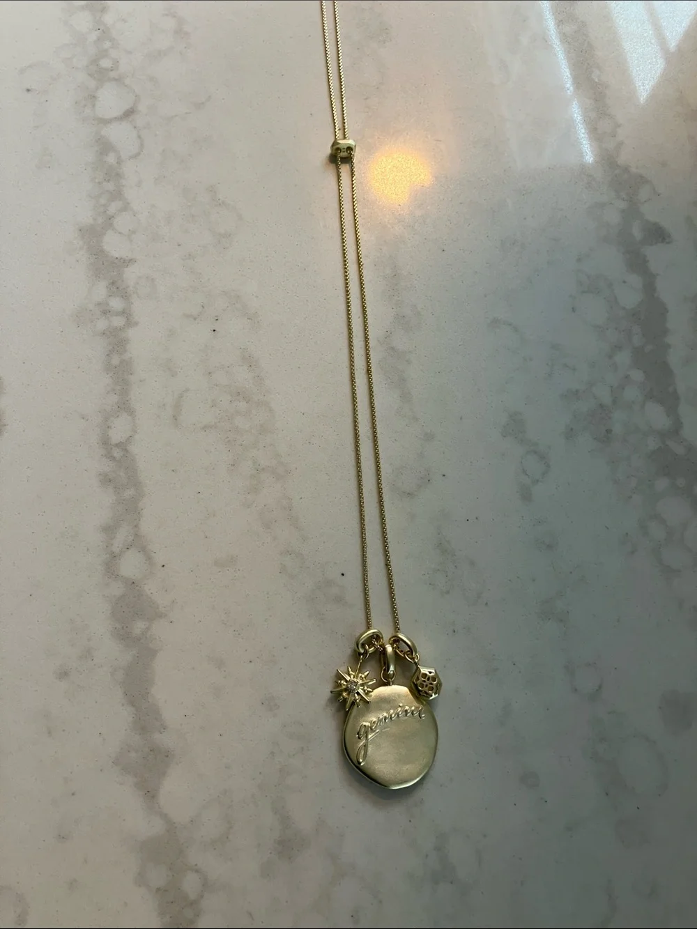 Kendra Scott Gemini Zodiac Charm Necklace Set - Gold (Never Worn) - Picture 5 of 8
